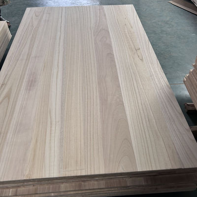 Meubelen van natuurlijk hout of van gebleekt hout