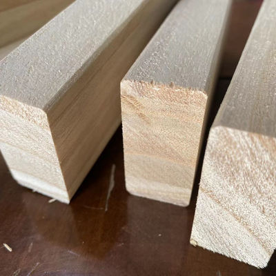 Houten bouwblokken van paulownia met een op maat gemaakte dikte