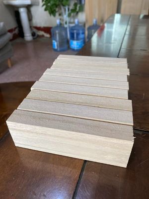 Houten bouwblokken van paulownia met een op maat gemaakte dikte