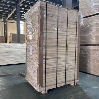 2440x1220 of aangepast E0 lijm Solid Wood Board Poplar Grade AA aangepaste grootte