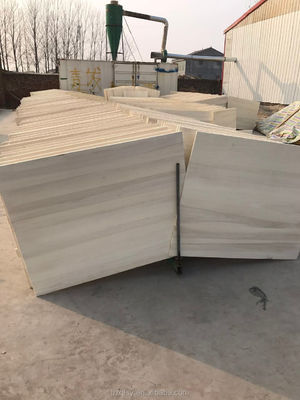 Aanpassing van massief hout Paulownia-planken voor huishoudelijke projecten
