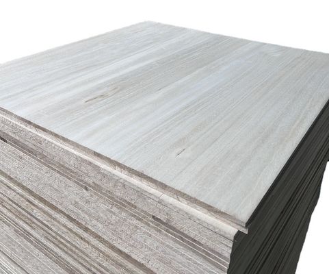 Op maat gemaakte grootte Paulownia Hout Finger Joint Board met massief hout in natuurlijke kleur