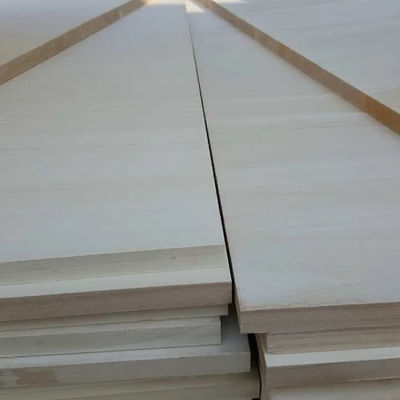 Op maat gemaakte grootte Paulownia Hout Finger Joint Board met massief hout in natuurlijke kleur