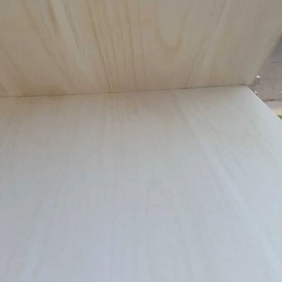 Op maat gemaakte grootte Paulownia Hout Finger Joint Board met massief hout in natuurlijke kleur