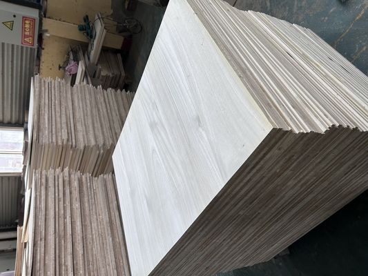 Houten tafelblad met gebleekt paulownia-paneel en 2440x1220 of 1200x600 maat