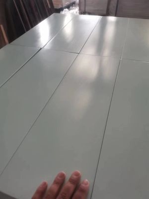 Aangepaste kleuren van dennenhoutplaat Decoratieve houten panelen voor projectoplossingsmogelijkheden