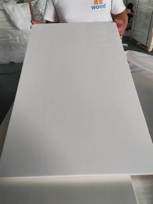 Vochtgehalte 8-12% Pine Wood Panel Custom Colors for Decoration Gratis onderdelen