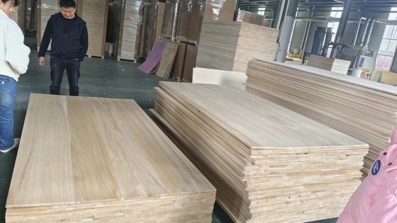 Vochtgehalte 8%-12% Massief houten plaat Paulownia Hout M3 voor Home Office Decoratie