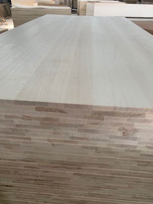 18 mm Poplar Solid Wood Board voor Custom Design Panels 100-1220 mm Breedte Populus spp