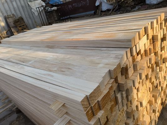 Inwendige meubels Zeeland Pine Radiata Pine Square Solid Wood Strips Slate Board AA AB BB