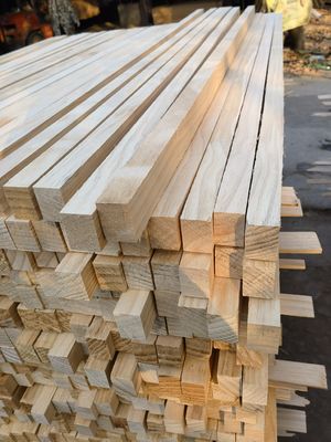 Inwendige meubels Zeeland Pine Radiata Pine Square Solid Wood Strips Slate Board AA AB BB