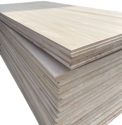 Paulownia Ruw gedroogd hout Zaaghout voor de bouw Houten planken Massivhouten planken