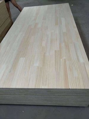 1200*2400MM maatbord met vingerverbinding van dennenhout voor moderne binnenshuizen