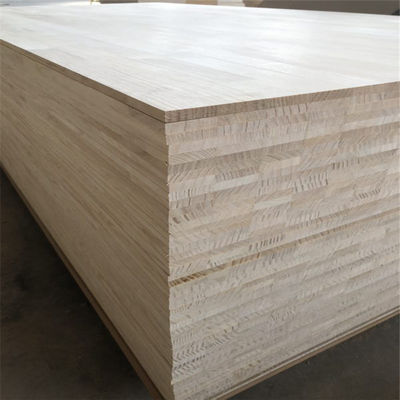 Finger Joint Board Afgesloten en schoon oppervlak voor dennenpauwnooi popel rubber hout