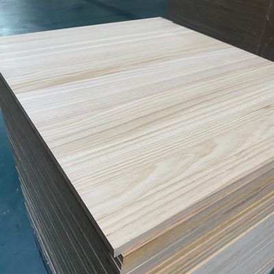 AA-klasse Radiata Pine Board met E0 E1 milieueffectieve lijm 9-35 mm dik