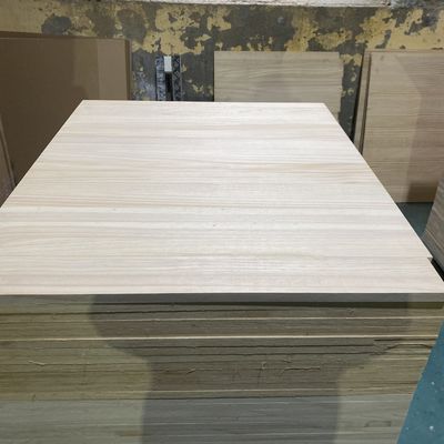 AA-klasse Radiata Pine Board met E0 E1 milieueffectieve lijm 9-35 mm dik