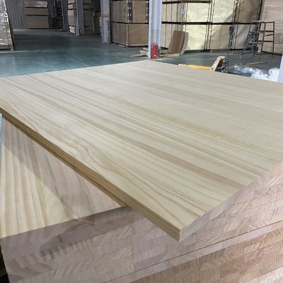 910 x 910 mm maatplaat van dennenhout met natuurlijke textuur