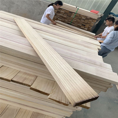 Persoonlijke afmeting 3-50 mm Paulownia houten banden voor projectoplossingen Vochtgehalte 8%-12%