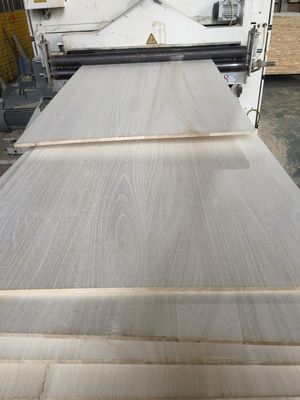 Vochtgehalte 8%-12% Paulownia Hout Rechte log meubels Gebleekt massief houten plaat