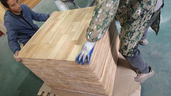 Solid Wood Desktop UV Oak Board Rubber Wood Finger Joint Board voor Solid Wood Desktops