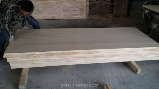 Werkplaats en projectoplossing Pinijn massief hout product met aanpasbaar ontwerp
