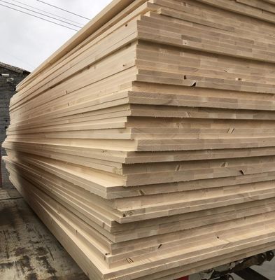 Vochtgehalte 8-12% Geslepen glad oppervlak Sparrow Lumber Duurzaam