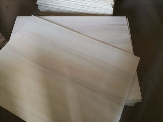 Modern ontwerp 2440X1220 Paulownia Solid Wood Lumber Board met 280-310kg/m3