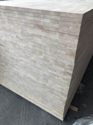 Schone en afgewerkte rubberen houten vingerplaat met een hoge dichtheid van 730-830 kg/cbm