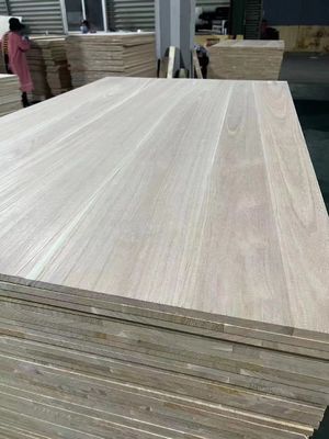 Moderne ontwerp Paulownia Solid Board Breedte 100-1220 mm voor decoratieve toepassingen