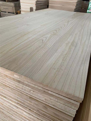 Moderne ontwerp Paulownia Solid Board Breedte 100-1220 mm voor decoratieve toepassingen