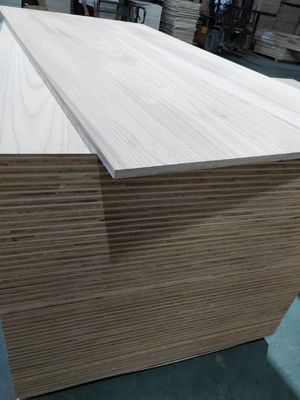 Boven- Wit eiken fineer panelen Solid hout paulownia kern board voor de productie van meubels