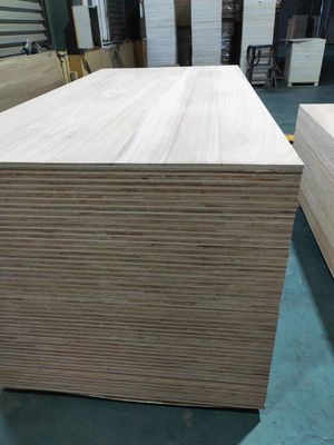 Moderne vormgeving van massief hout 3 lagen Houten paneel voor meubels Projectoplossingsmogelijkheden