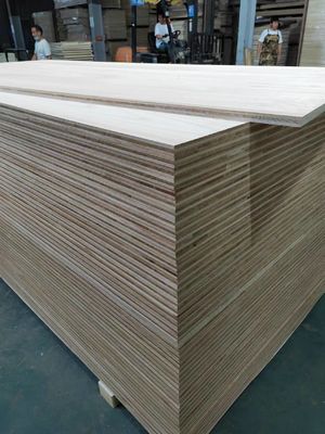 Moderne vormgeving van massief hout 3 lagen Houten paneel voor meubels Projectoplossingsmogelijkheden