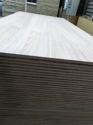 Moderne vormgeving van massief hout 3 lagen Houten paneel voor meubels Projectoplossingsmogelijkheden