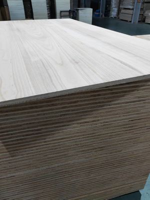 FSC-certificaat voor meerlagige meubelpanelen met materiaal van paulowniahoutplaten