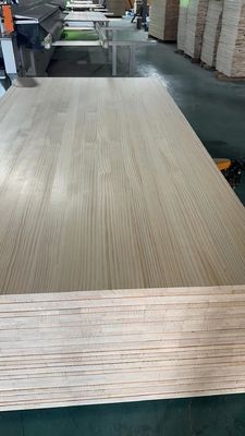 Vochtgehalte van 8%-12% geprepareerd massief hout Paulownia houten panelen voor woningversiering