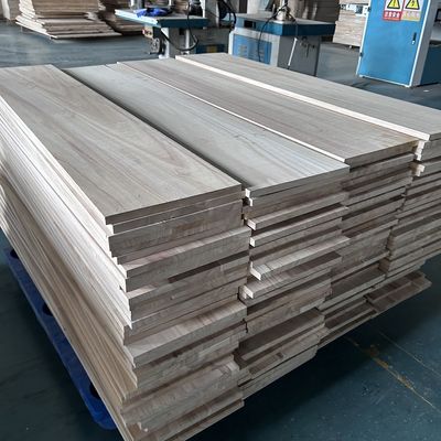 Op maat gemaakt 2440x1220 of 1200x600 massief houten plaat met vochtgehalte van 8%-12%