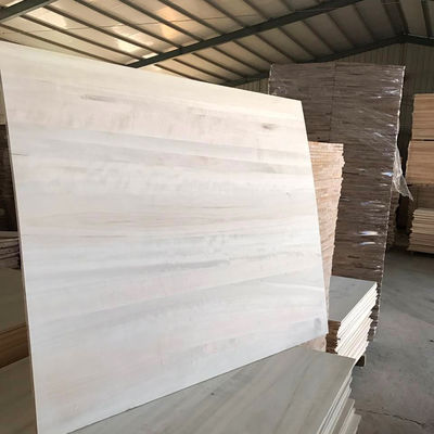 Op maat gemaakte Paulownia houten plaat voor projectoplossingscapaciteit in 1220x2440mm Grootte