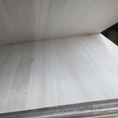 Australië Projectoplossingscapaciteit Kiri Houten kernplaten met 280-320 KGS/CBM Dichtheid
