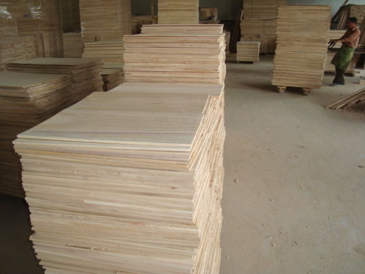 Blad van massief hout Paulownia van kwaliteit BC voor natuurlijke of gebleekte foliën