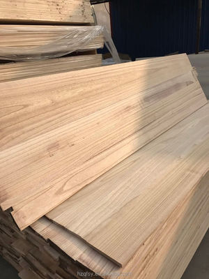 Werkplaats Droog zacht paulowniahout voor meubels en houten dozen