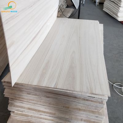 Natuurlijk of gebleekt paulowniahout 2440x1220 mm M3 voor massief houten paneel