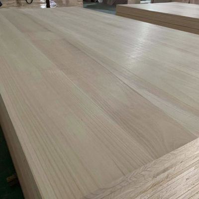 Natuurlijk of gebleekt paulowniahout 2440x1220 mm M3 voor massief houten paneel