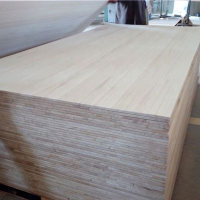 Natuurlijk of gebleekt paulowniahout 2440x1220 mm M3 voor massief houten paneel